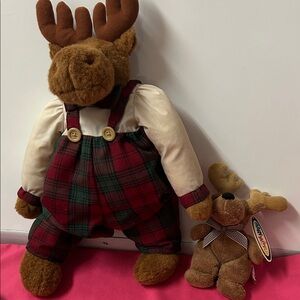 Plaid Moose Plush Toy Set .